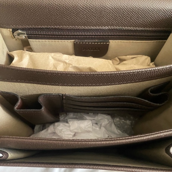 Authentic Bally briefcase crossbody. Genuine item. Brown leather. - Picture 7 of 8